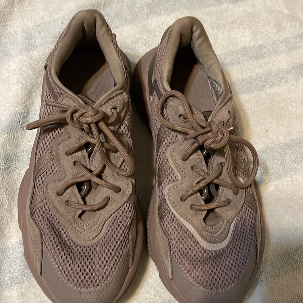 Ozweego Shoes (Size 6 Womens)